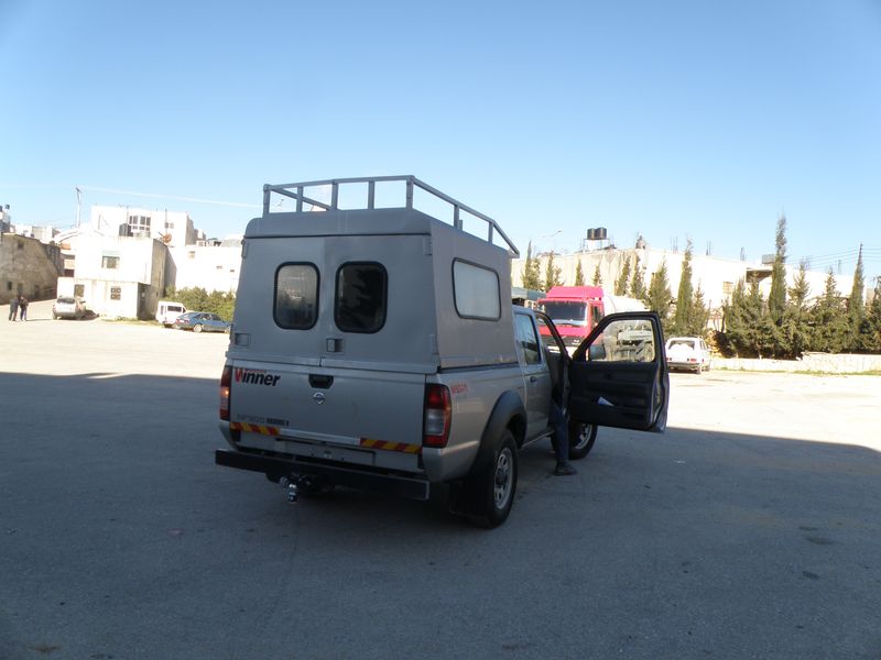 سيارة نيسان وينر لقسم المياه في بلدية حلحول