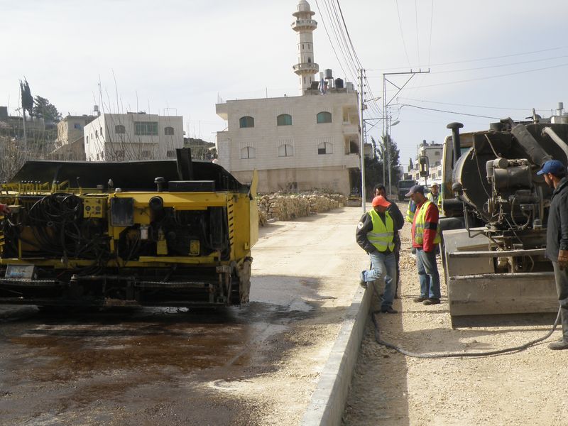صور لتوسيع  وتاهيل الشارع الرئيسي