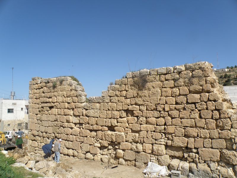 زيارة وفد من وكالة الغوث لمدينة حلحول