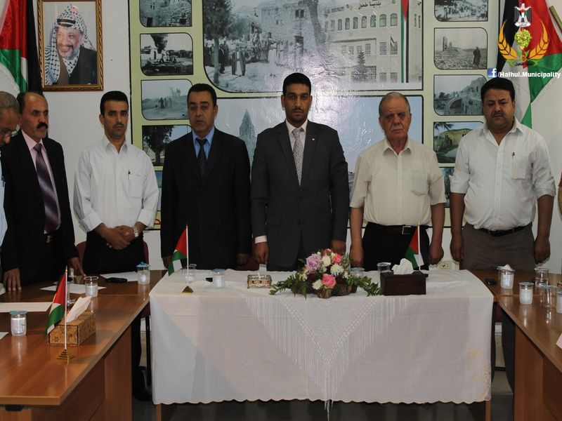 بلدية حلحول تكرم موظفيها ومتقاعديها بمناسبة عيد العمال