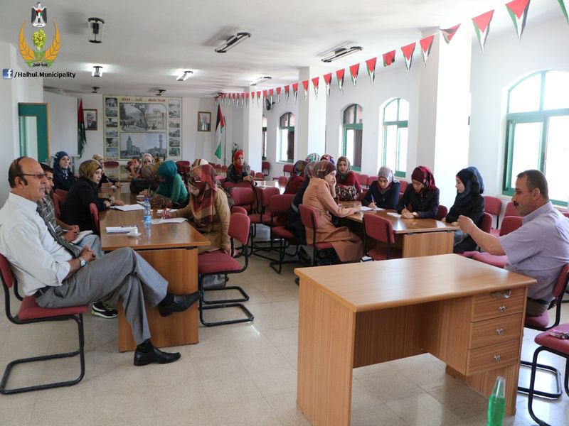 بلدية حلحول تستضيف طلبة قسم الجغرافيا التطبيقية في جامعة الخليل