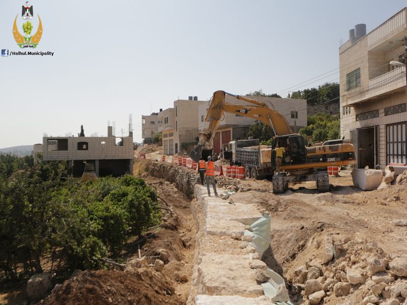 شق و تأهيل شوارع وطرق زراعية في المدينة
