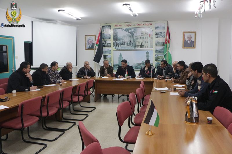 بلدية حلحول تعلن حالة الطوارئ وتجهز غرفة عمليات مشتركة
