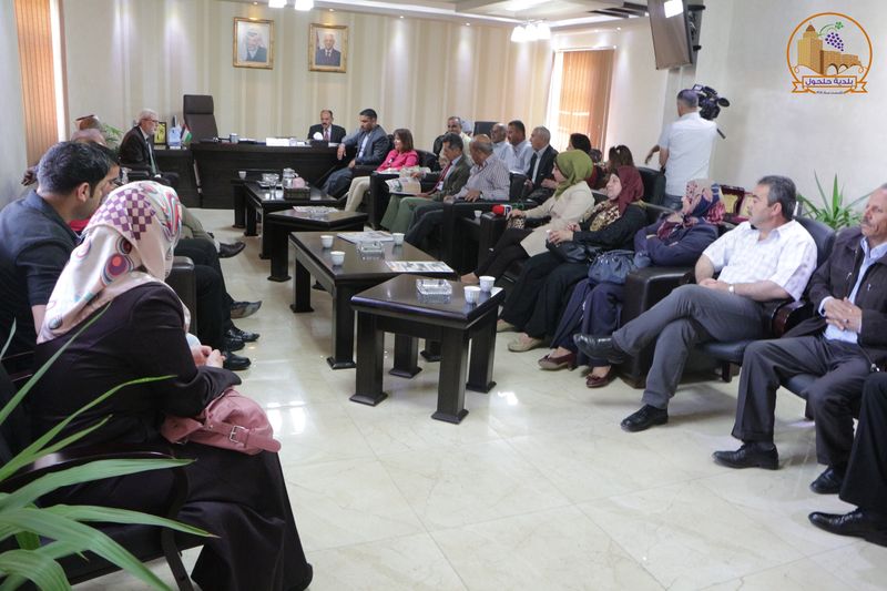 بلدية حلحول توقع اتفاقية مع وزارة الثقافة لدعم مكتبة ألعاب مركز بلدية حلحول المجتمعي