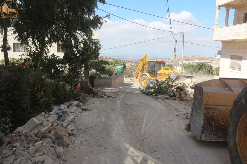 بلدية حلحول تنتهي من تعبيد المقطع الثاني من مشروع شعب حسن