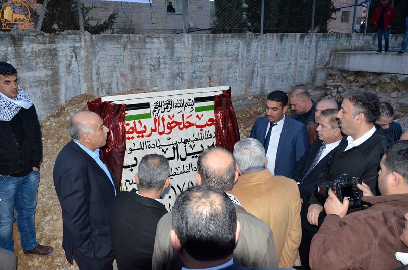 اللواء جبريل الرجوب يضع حجر الأساس لتأهيل ملعب بلدية حلحول