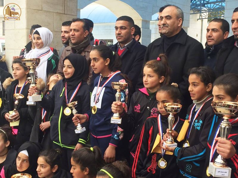 بلدية حلحول تشارك في ماراثون الضاحية المنظم من قبل مديرية تربية شمال الخليل