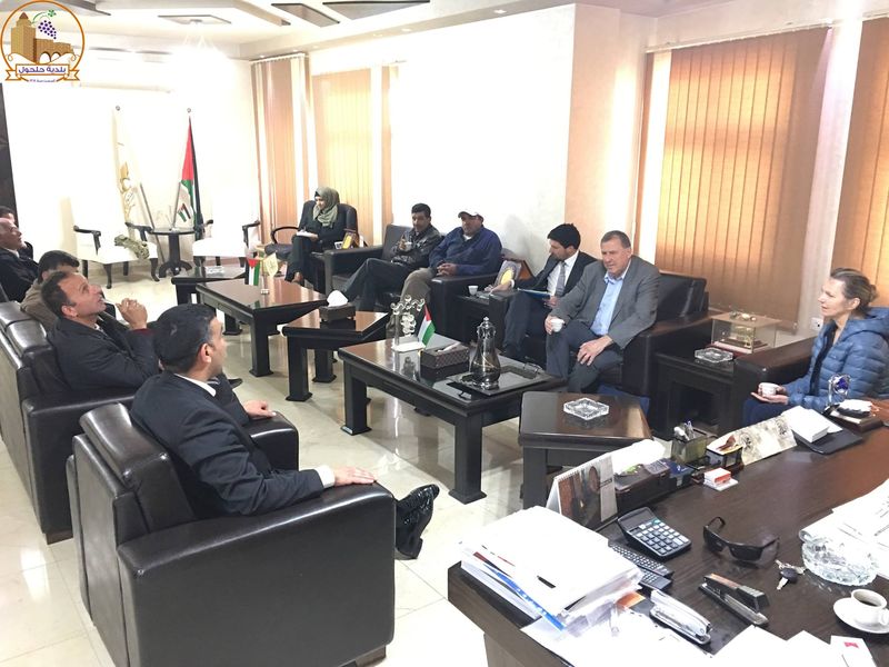 بلدية حلحول تستقبل رئيس بلدية بيريجرس الفرنسية