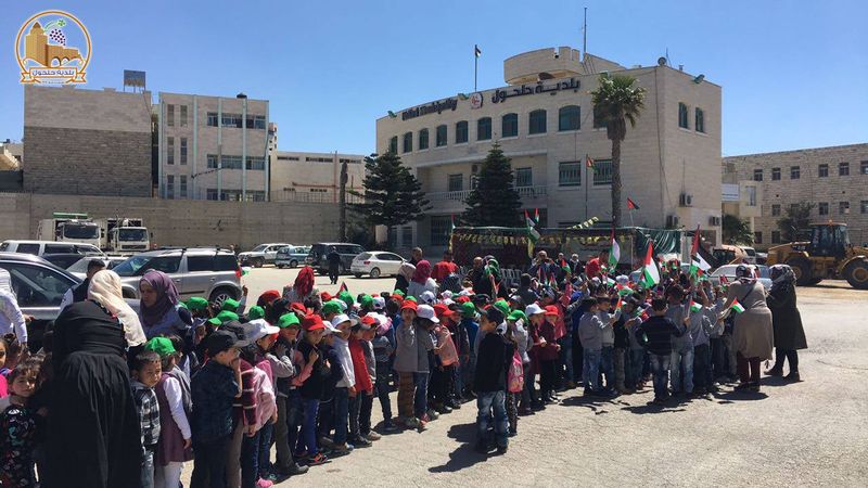 بلدية حلحول تتضامن مع الأسرى المضربين عن الطعام – اضراب الكرامة