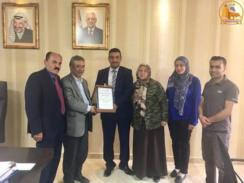 بلدية حلحول تستقبل جمعية تنظيم وحماية الأسرة الفلسطينية
