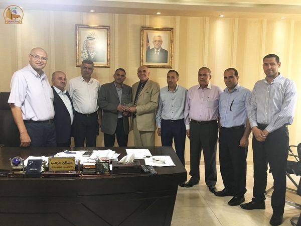بلدية حلحول تستقبل عدة وفود للتهنئة بالمجلس البلدي الجديد