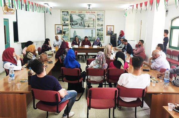 بلدية حلحول تستضيف وتشارك في جلسة الاستماع حول خدمة النفايات الصلبة