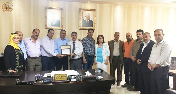 بلدية حلحول تستقبل وفداً من حركة فتح للتهنئة بالمجلس البلدي الجديد