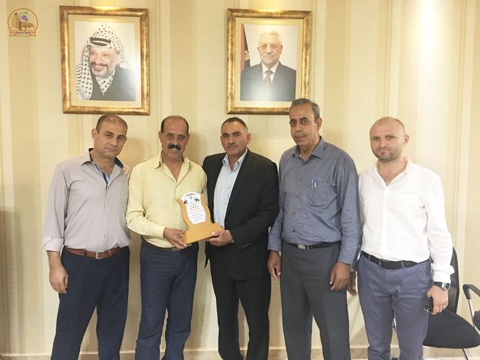 بلدية حلحول تستقبل وفدَ حركة فتح – منطقة حلحول التنظيمية و وفدَ بنك الإسكان للتجارة والتمويل