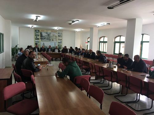بلدية حلحول تعقد اجتماعاً مع وفد وزارة الصحة بخصوص مستشفى الرئيس محمود عباس الحكومي في مدينة حلحول