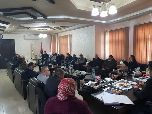 بلدية حلحول تعقد لقاءً مع الأمن الوقائي الفلسطيني