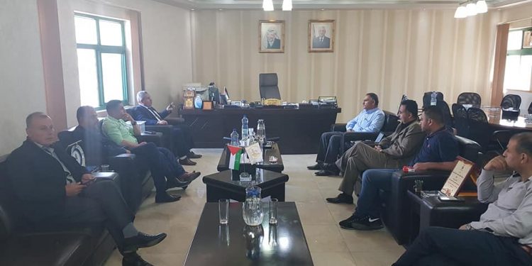 بلدية حلحول تستقبل مدير عام الحكم المحلي ومدير الارتباط