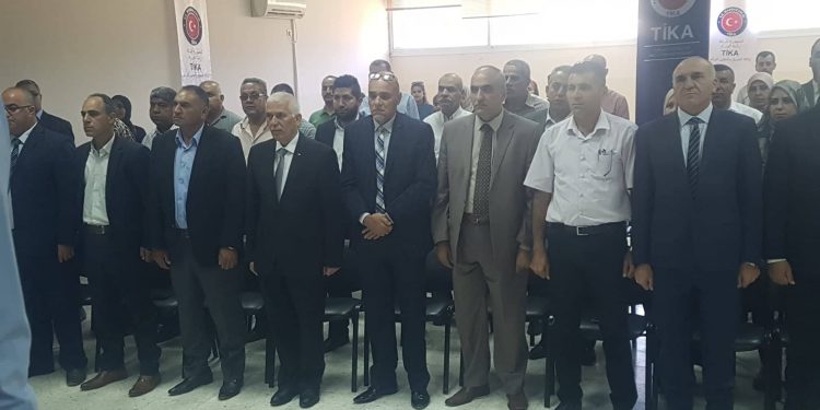 بلدية حلحول تشارك في افتتاح مزرعة الدجاج البّياض بالنظام المغلق في مدرسة العروب الزراعية المختلطة