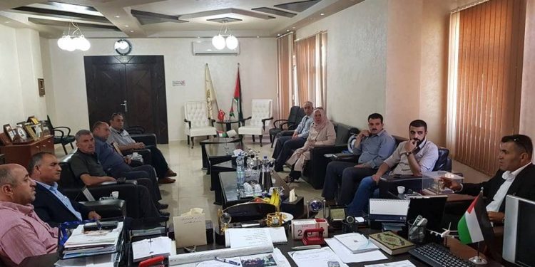 بلدية حلحول تعقد لقاءً مع الأمن الوقائي الفلسطيني /حلحول