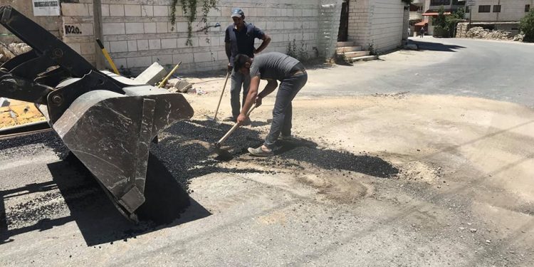 استمرار الاعمال والتصليحات في طرق وشوارع المدينة