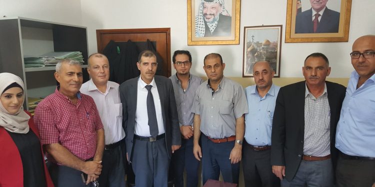 بلدية حلحول تهنئ السيد فؤاد العواودة لتسلمه مهام رئيس نيابة شمال الخليل