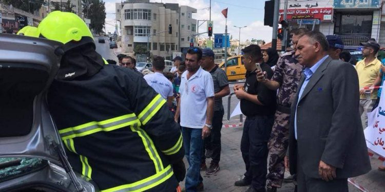بلدية حلحول تشارك في تنفيذ مبادرة للحد من حوادث السير