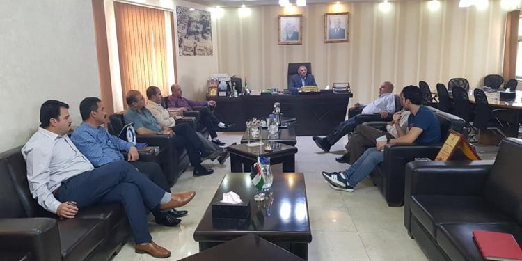 بلدية حلحول تستقبل وفدا من غرفة تجارة وصناعة وزراعة شمال الخليل