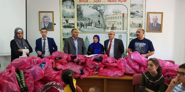 فعالية توزيع حقائب مدرسية على ابناء الحالات الاجتماعية