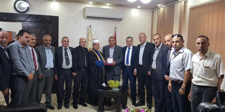 بلدية حلحول تستقبل وزير الاوقاف والشؤون الدينية الشيخ يوسف ادعيس