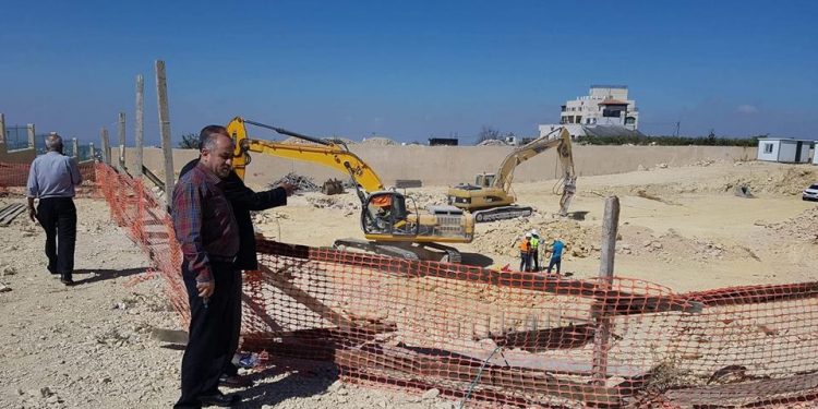 بلدية حلحول تتفقد اعمال بناء مستشفى الرئيس محمود عباس الحكومي