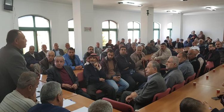 بلدية حلحول تعقد اجتماعا جماهيريا بخصوص الشارع الالتفافي الاحتلالي المقترح
