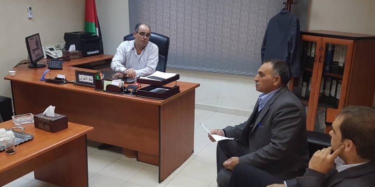 بلدية حلحول تعقد ” اجتماعا ” مع مدير عام دائرة مياه الضفة الغربية