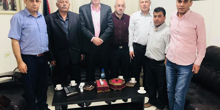 بعد انجاز بلدية حلحول أعمال البنية التحتية ، المجلس الاعلى للشباب يطرح عطاء تعشيب وتطوير ملعب حلحول