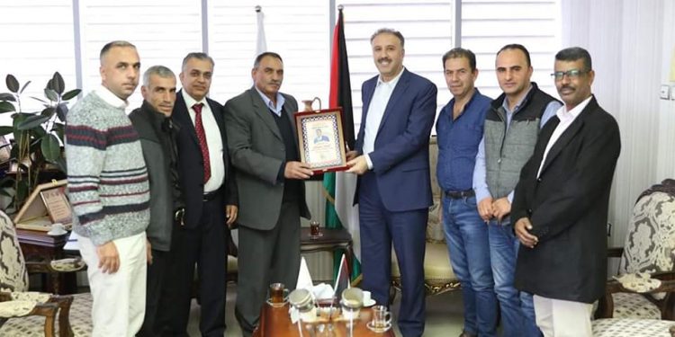 بلدية حلحول تلتقي وتكرم المشرف العام على الاعلام الرسمي الفلسطيني