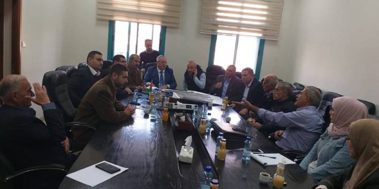بلدية حلحول تعقد اجتماعا مع بلدية الخليل