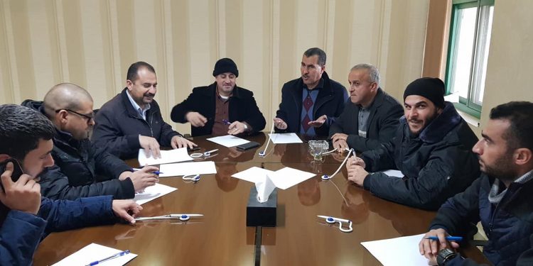 بلدية حلحول تعقد اجتماعا” طارئا” مع موظفيها من أجل الأحوال الجوية التي تعم البلاد