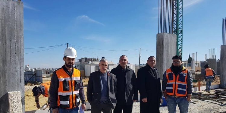 بلدية حلحول تتفقد المشاريع القائمة في المدينة