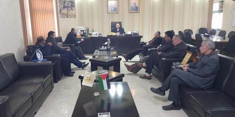 بلدية حلحول تعقد لقاءً مع شرطة حلحول