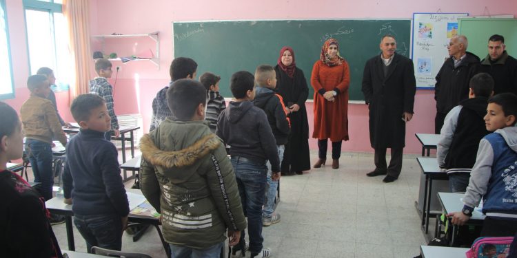 بلدية حلحول تتفقد مدارس المدينة