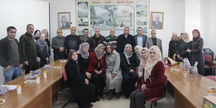 بلدية حلحول تكرم عضواتها و موظفاتها بمناسبة الثامن من آذار/ يوم المرأه العالمي