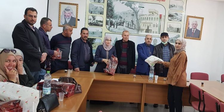 بلدية حلحول ونقابة العاملين تكرمان عضوات وموظفات البلدية بمناسبة يوم الام