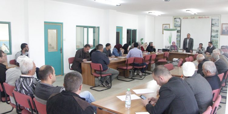 بلدية حلحول تستضيف ورشة عمل زراعية