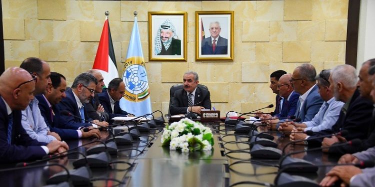 بلدية حلحول تلتقي دولة رئيس الوزراء
