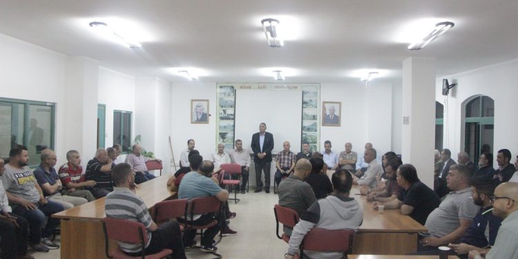 بلدية حلحول تنظم افطاراً جماعياً لموظفيها