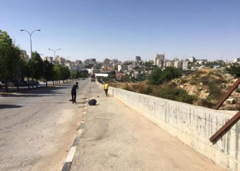 بلدية حلحول و مجلس محلي شبابي حلحول يبدآن بحملة مدخل مدينتنا الأجمل تحت عنوان #لاترميها_على_الأرض: