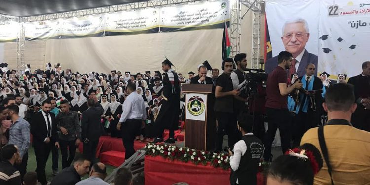 بلدية حلحول تشارك في حفل تخريج الفوج الثاني والعشرين بجامعة القدس المفتوحة فرع الخليل