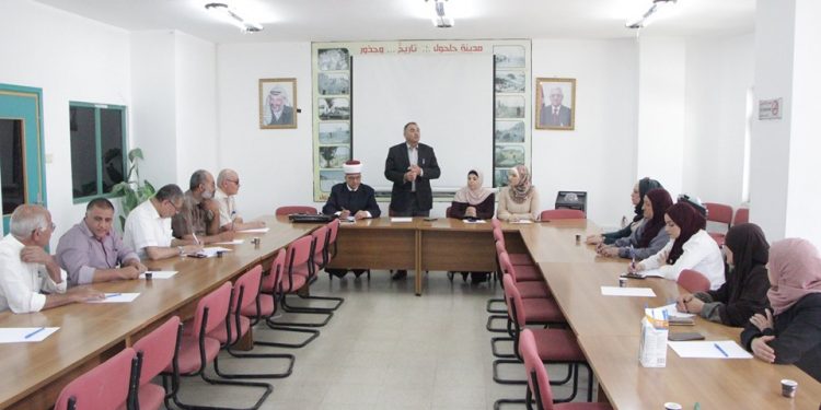 بلدية حلحول تستضيف ورشة عمل متعلقة بقضايا التميز والعنف ضد المراة