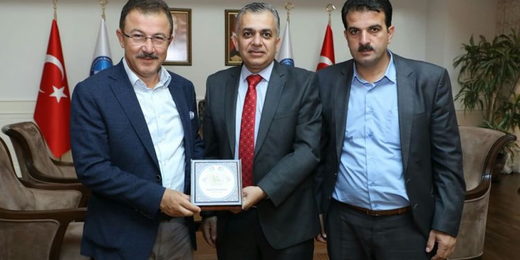 وفد بلدية حلحول يقوم بزيارة عمل إلى تركيا