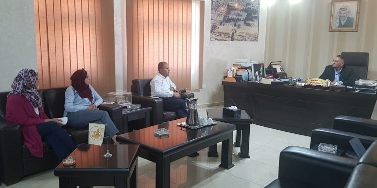 بلدية حلحول وفداً من غرفة تجارة وصناعة شمال الخليل