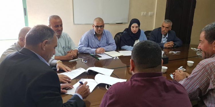بلدية حلحول توقع إتفاقية عقد مشروع عطاء توريد ونش مع رافعه هيدرلوكية لبلدية حلحول